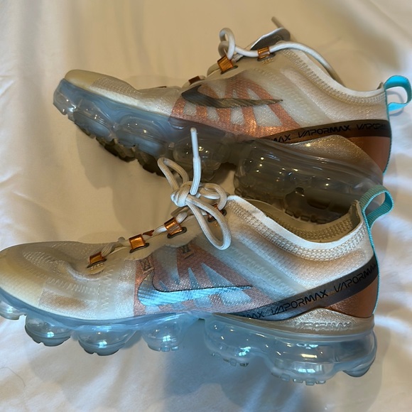 women vapormax se